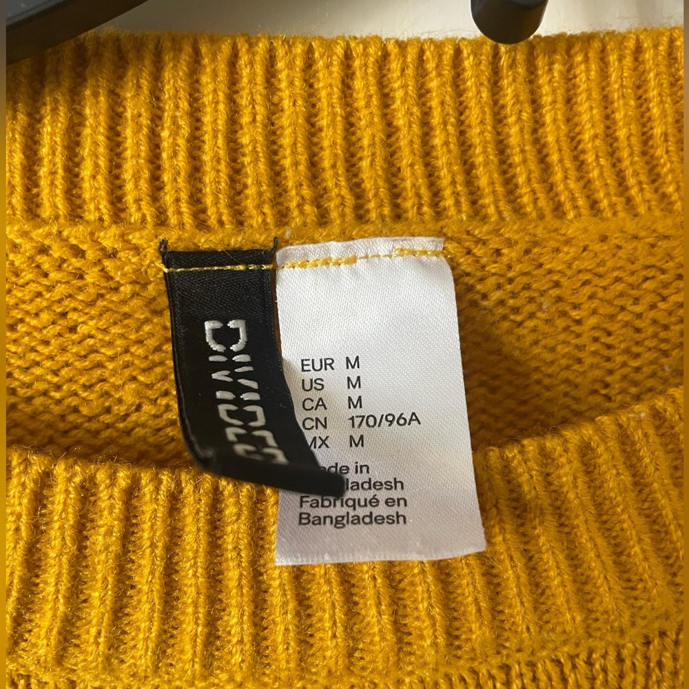 H&M sweater - Picture 3 of 4